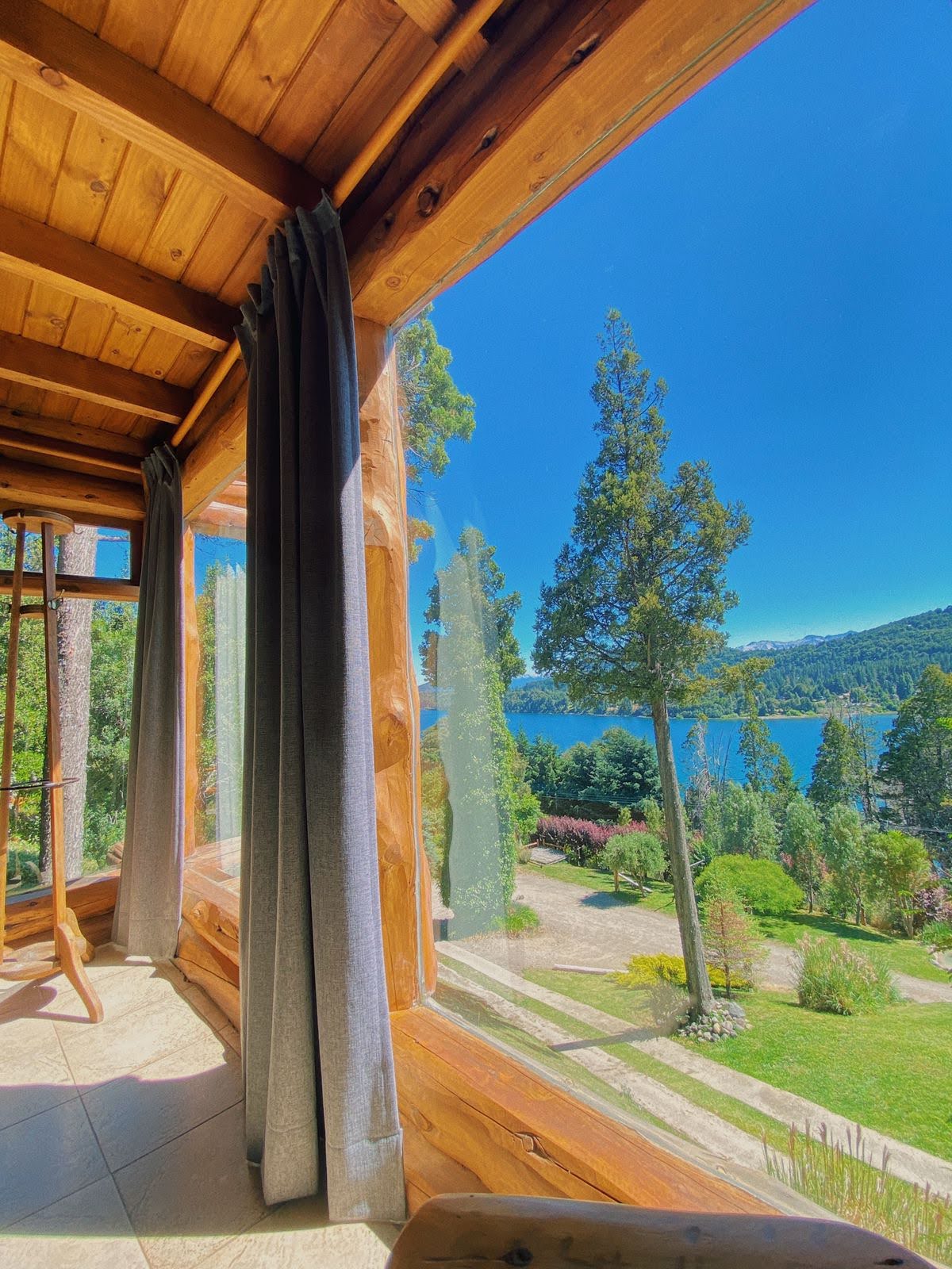 Vista al lago Nahuel Huapi desde Cabaña Cipreses