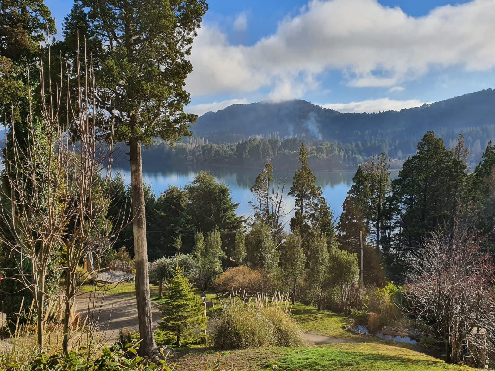 Vista al lago Nahuel Huapi desde Terrazas del Campanario – cabañas en Bariloche